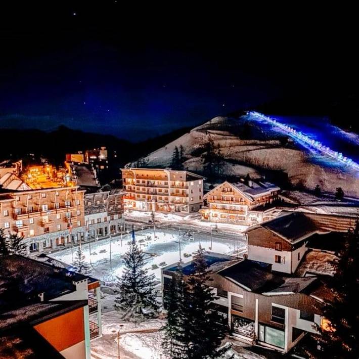 Hôtel pour 2 personnes, avec jacuzzi ainsi que jardin et sauna dans Office De Tourisme De Valberg - 2