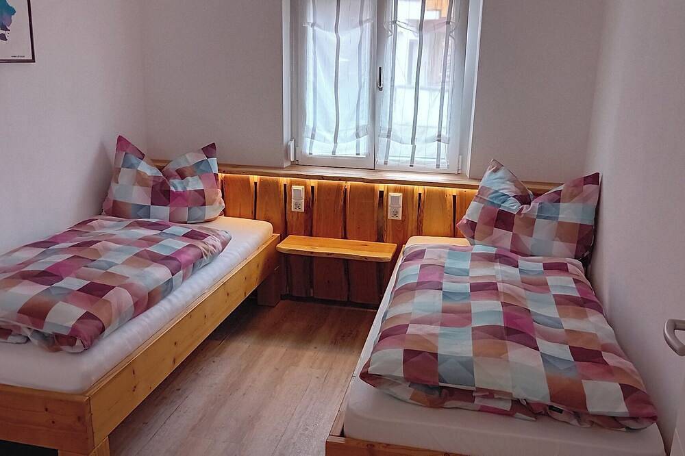 Ganze Wohnung, Große Ferienwohnung mit Terrasse (120qm) für bis zu 6 Personen in Memmelsdorf, Landkreis Bamberg