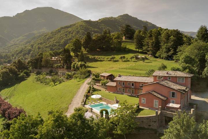 Gîte pour 5 personnes, avec piscine ainsi que jardin et vue à Torre Pellice
