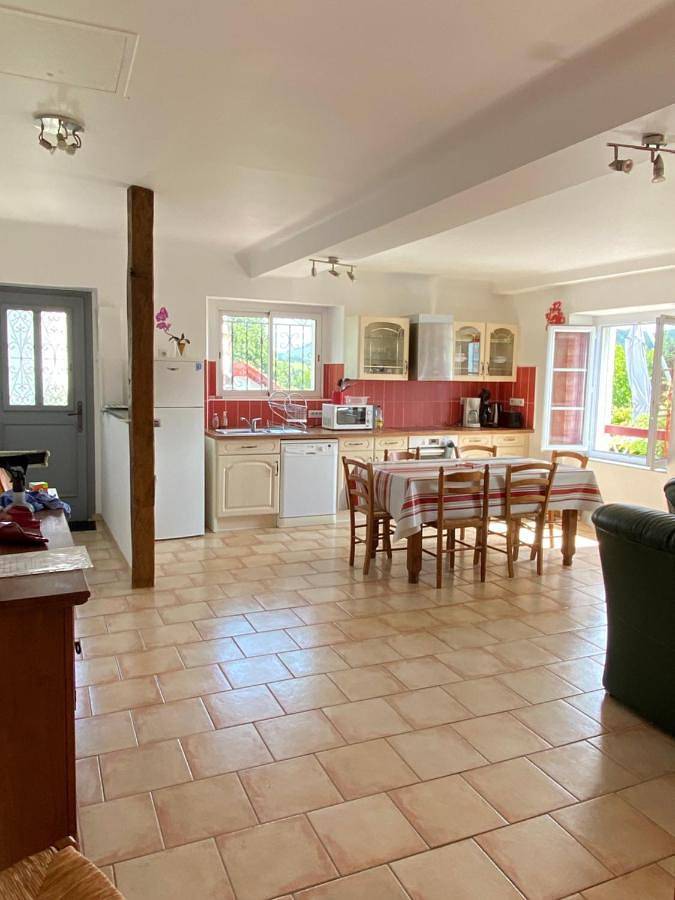 Gîte pour 4 personnes, avec Terrasse et Vue à Isturits - 2