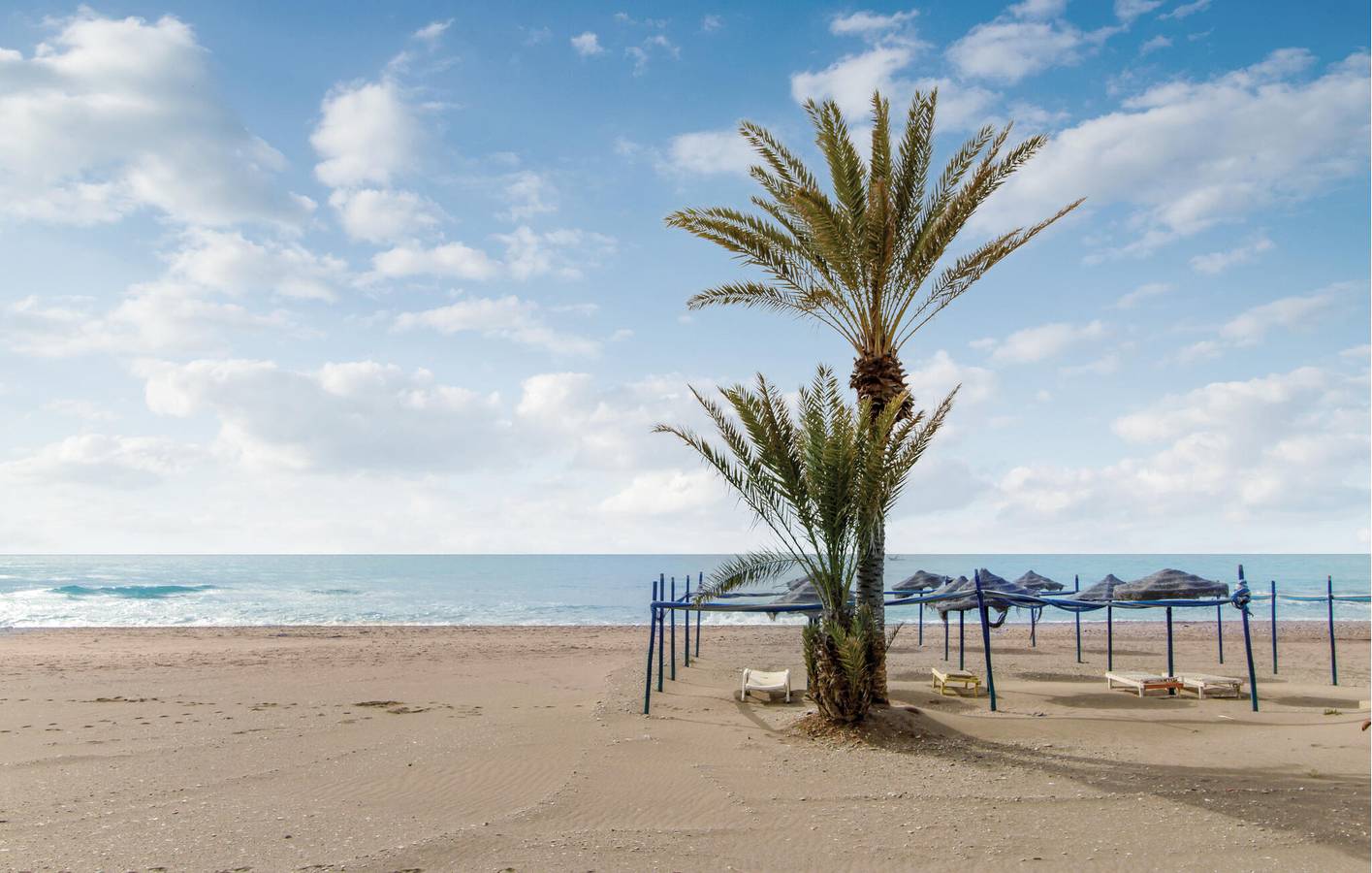 Entire holiday apartment, Sea View Apartment with Pool & Terrace, 2km to Beach in Montemar Torremolinos, Torremolinos