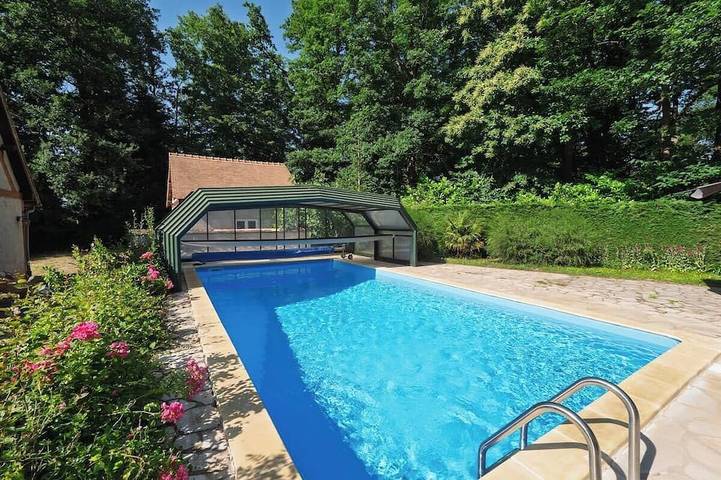 Location de vacances pour 10 personnes, avec balcon et jardin à Houlbec-Cocherel