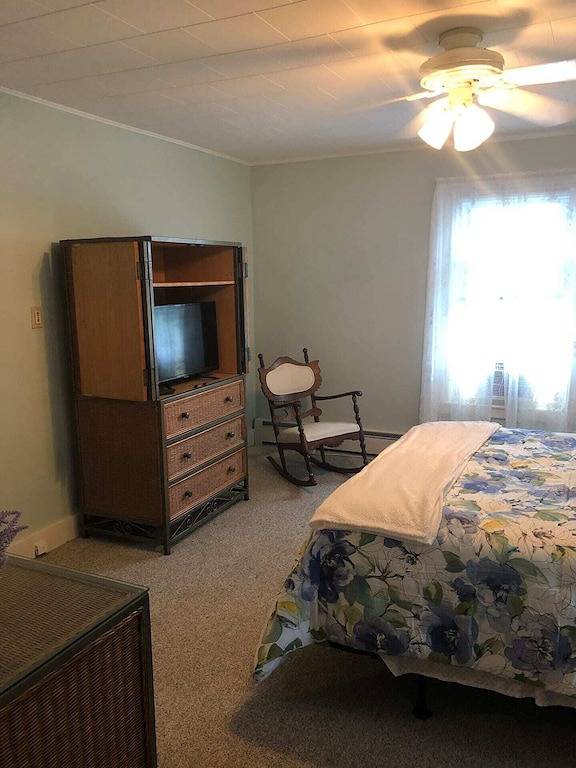 Ganze Wohnung, Walk To Downtown & Seaport! in Mystic, Connecticut