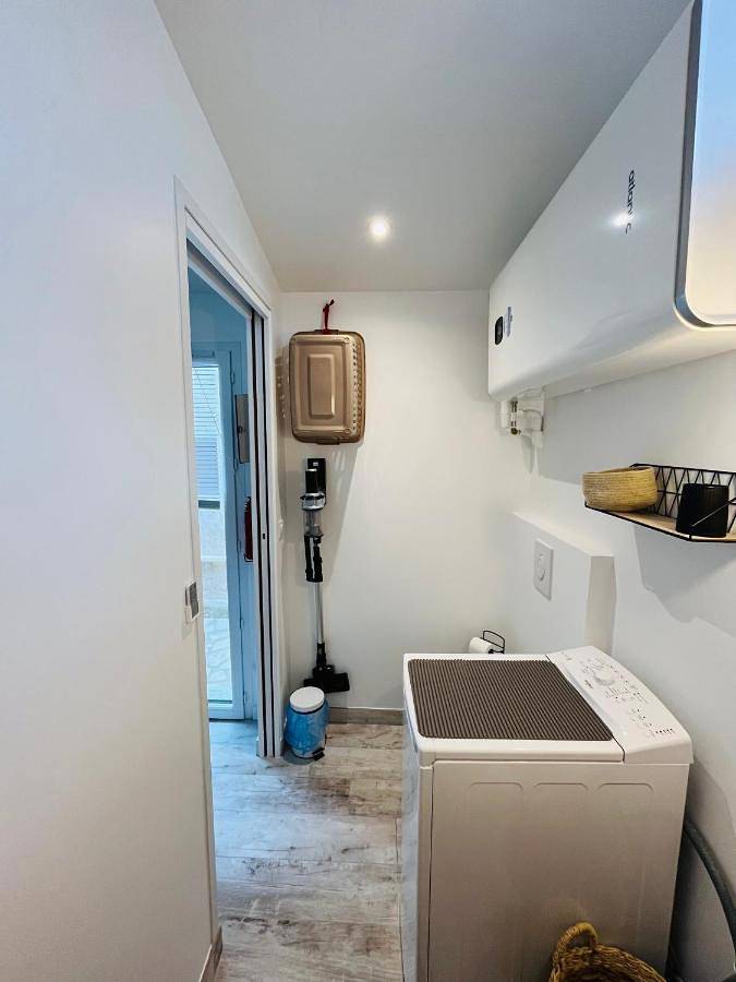 Appartement entier, One-Bedroom Apartment in Venelles, Région d'Aix-en-Provence