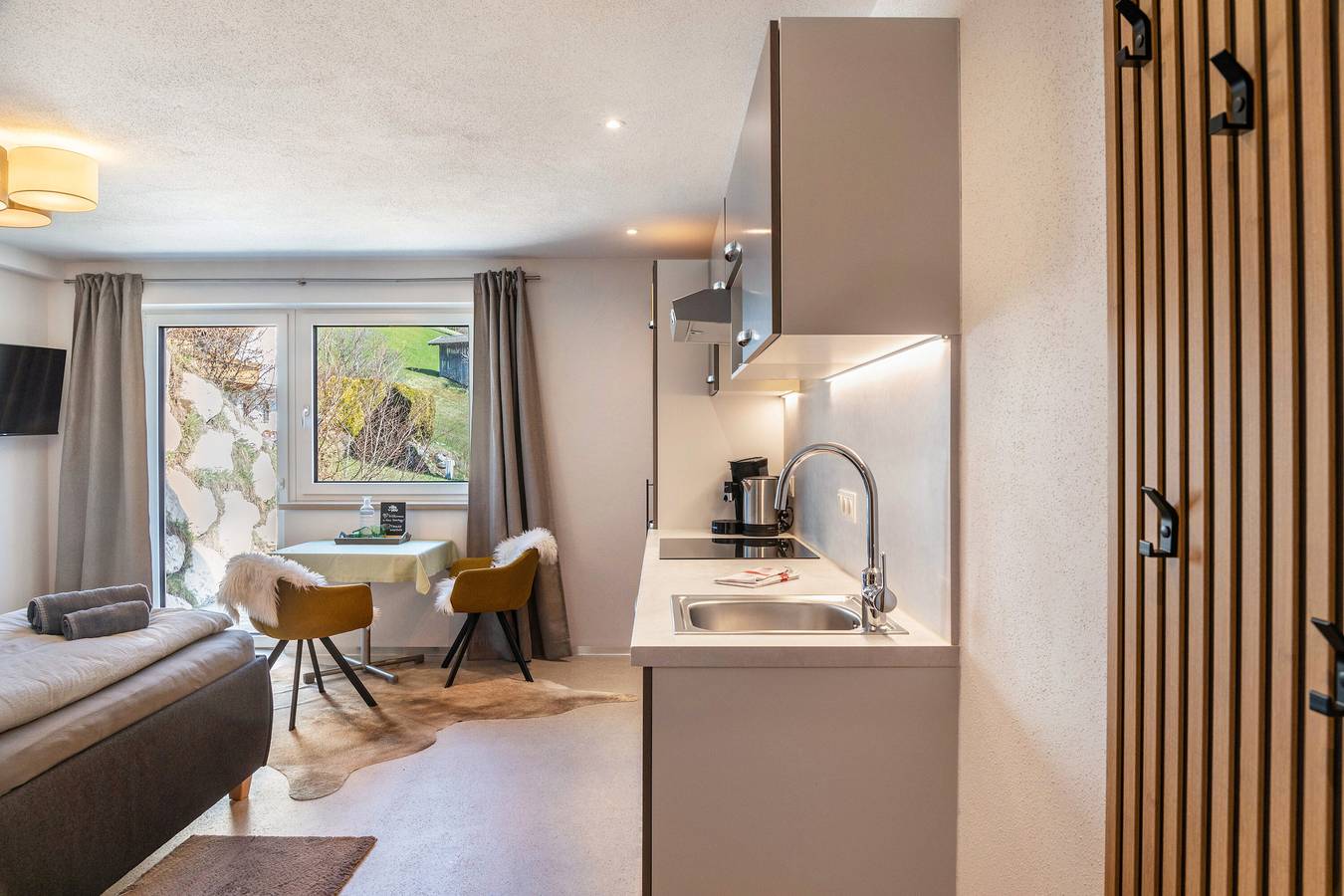 Ganzes Studio, Studio 'Tirolee Marchegg - Bärenhöhle' mit Bergblick, privater Terrasse und Wi-Fi in Wildschönau, Kitzbüheler Alpen