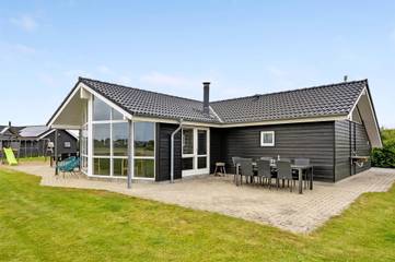 Ferienhaus für 10 Personen, mit Terrasse und Garten sowie Sauna und Whirlpool in Sydals