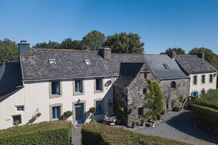 Gîte pour 6 personnes, avec piscine et jardin, animaux acceptés à Sizun