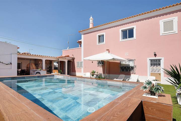 Casa de vacaciones para 8 personas, con Balcón y Jardín en Quarteira