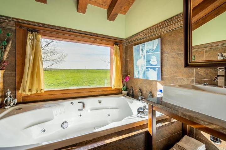 Casa rural para 2 personas, con Balcón y Terraza además de Jacuzzi y Jardín en Provincia de Segovia