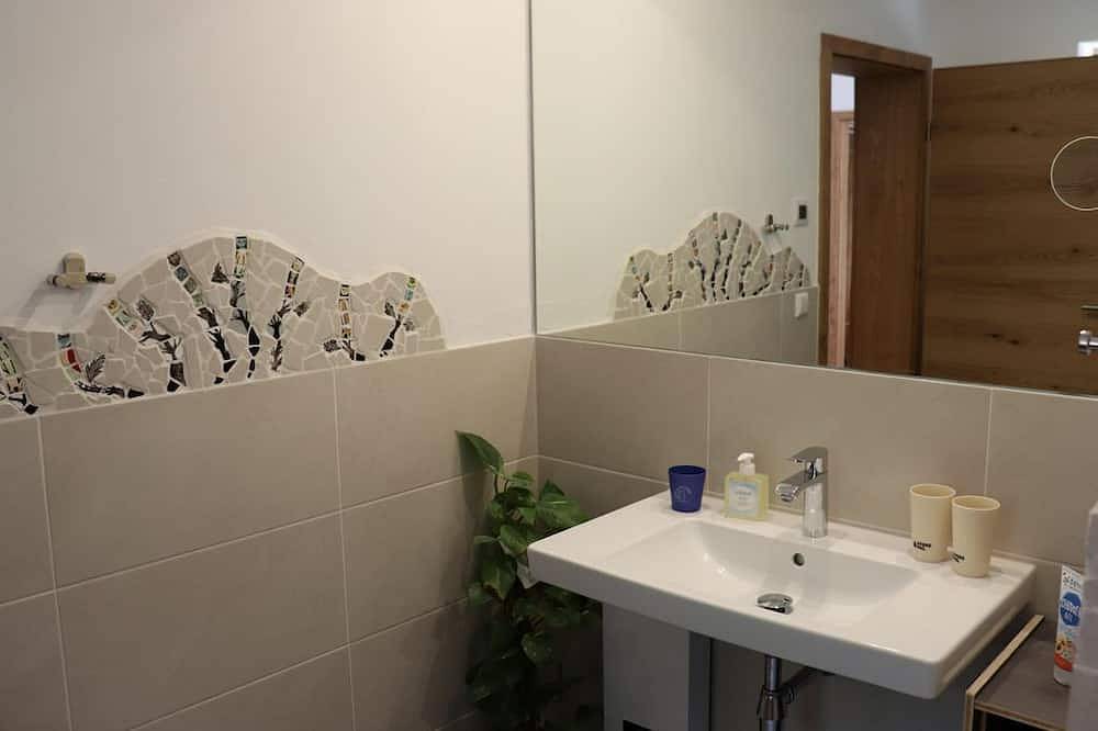 Entire apartment, Ferienwohnung Zwirn - Hotel 11 Eulen Uelzen in Uelzen, Landkreis Uelzen