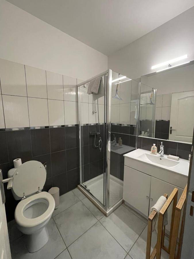 Gîte pour 6 personnes, avec terrasse et piscine à Montblanc - 4