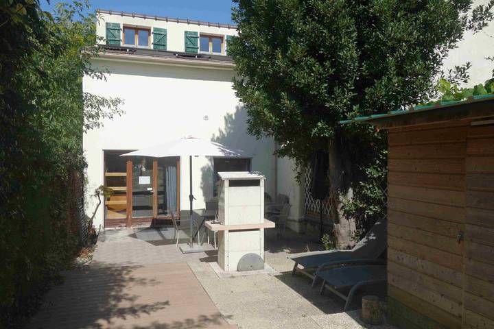 Location de vacances pour 10 personnes, avec vue et jardin à Nanterre