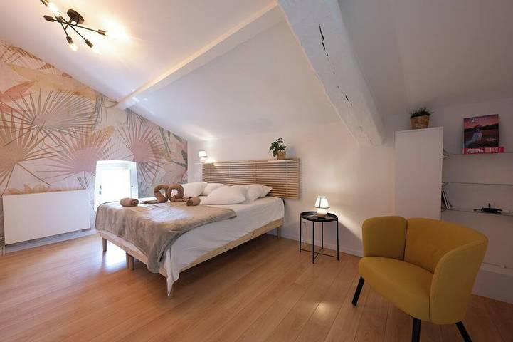 Chambre d’hôte pour 2 personnes, avec Piscine à Pompignan