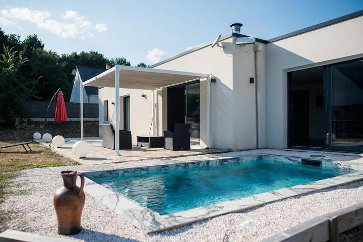 Location de vacances pour 10 personnes, avec Terrasse et Jardin ainsi que Piscine et Vue à Saint-Antoine-du-Rocher