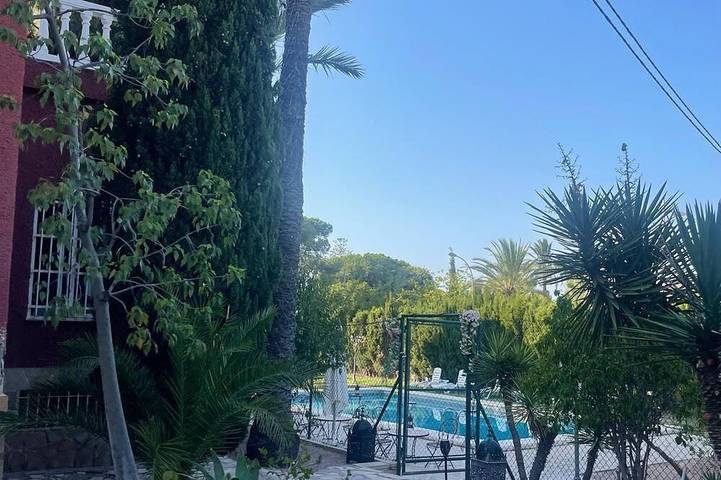 Bed and breakfast for 8 personer, med badebasseng i Alicante