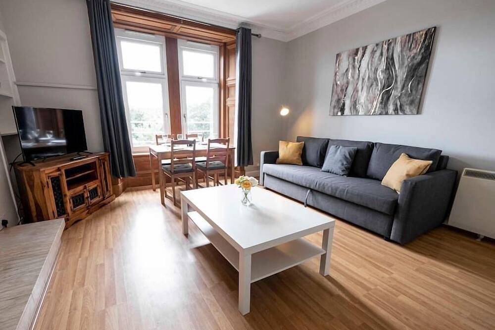 Geheel appartement, ☆ Bright, Modern West-End Apartment ☆ in Dundee, Angus