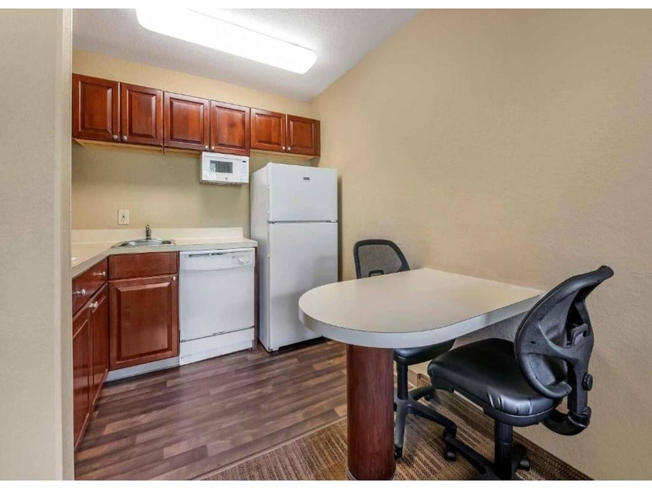 Geheel appartement, 1 Kingsize Bed | Suite, Nsmk, Keuken, Slaapbank in Jacksonville, Duval County