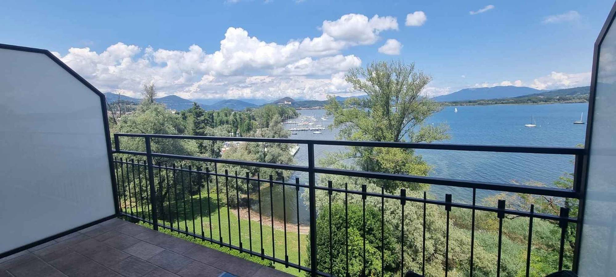 Ganze Ferienwohnung, Ferienwohnung mit Klimaanlage und Balkon mit Seeblick in Dormelletto, Lago Maggiore (Piemont)