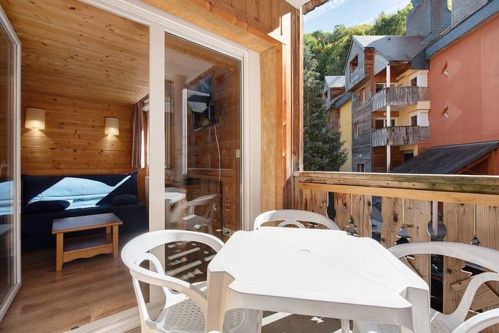 Entire apartment, L'Izard, Pool and Spa, Parking in Cauterets, Pyrenees National Park