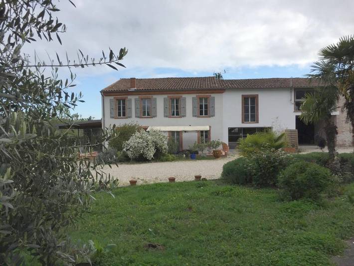 Location de vacances pour 2 personnes, avec Balcon et Terrasse ainsi que Jacuzzi et Jardin à Caraman