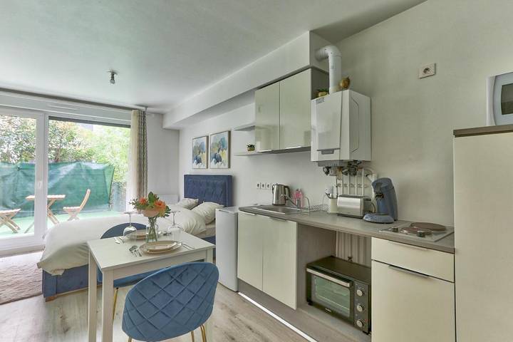 Gîte pour 2 personnes, avec Terrasse ainsi que Jardin et Vue à Romainville - 3