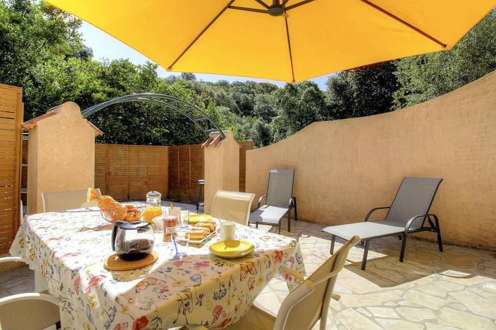 Gîte pour 2 personnes, avec Terrasse dans Sagone