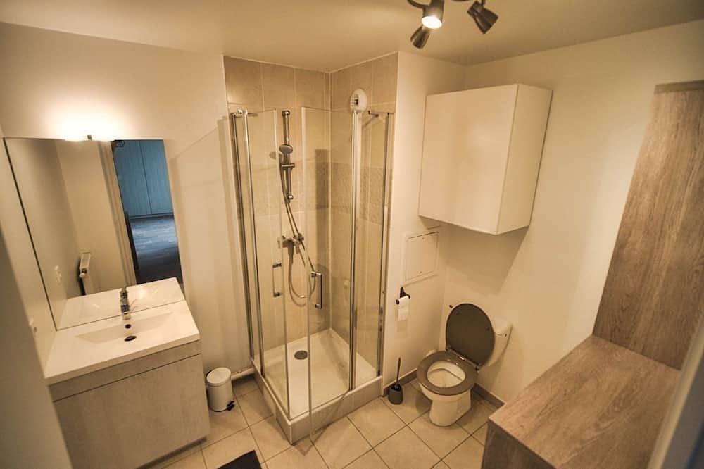 Entire apartment, ★ Large new studio with loggia near station and Ch : ) in Arpajon, Essonne