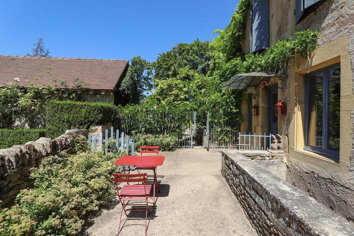 Gîte pour 5 personnes, avec terrasse et piscine à Saint-Julien-de-Civry - 4