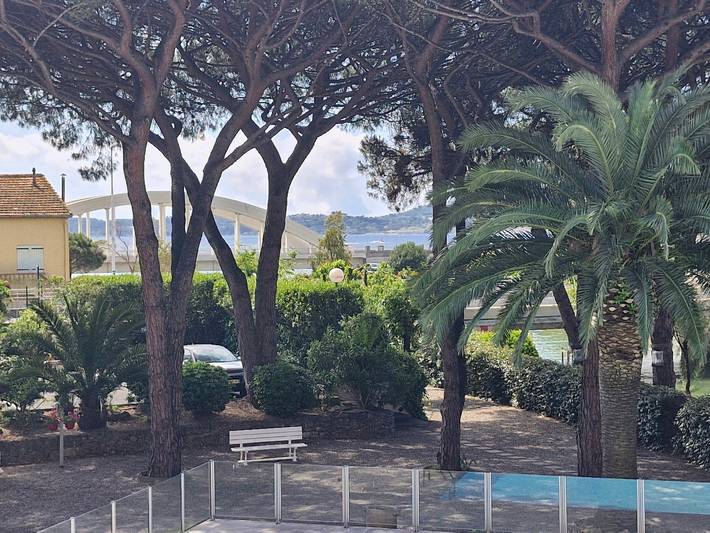 Ferienwohnung für 4 Personen, mit Balkon und Terrasse sowie Pool in Sainte-Maxime