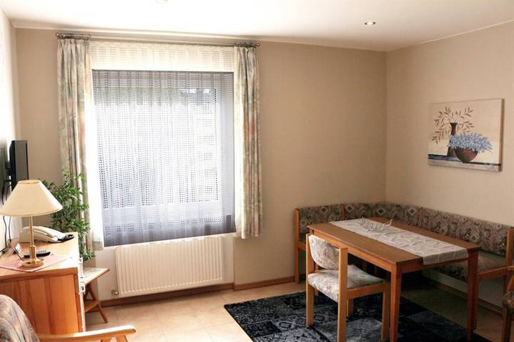 Ferienwohnung für 2 Personen, mit Terrasse und Garten sowie Sauna in Schweich an der Römischen Weinstraße