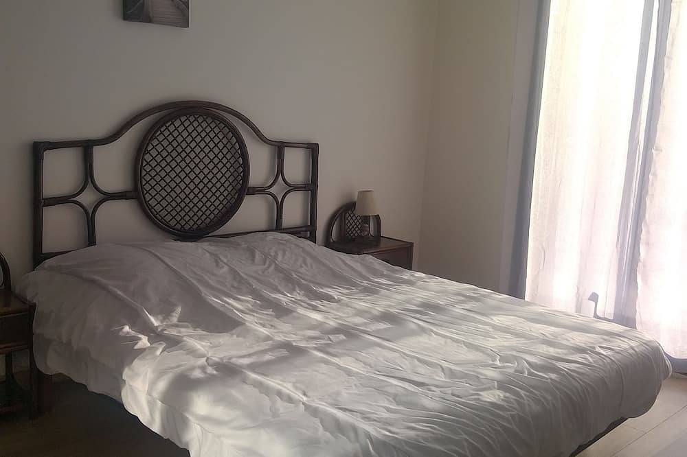 Villa with heated pool for 8 people in Arès, Arcachon und Umgebung