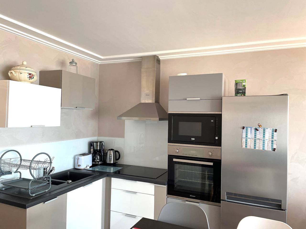 Entire apartment, Beautiful modern 2-bedroom apartment sea-facing with garage in Saint-Jean-de-Monts, Vendée