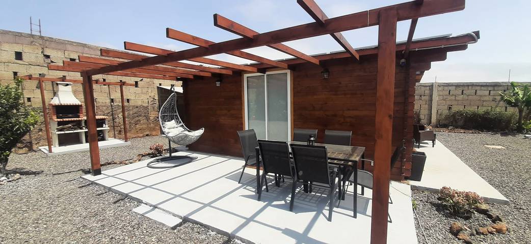 Vacation rental for 3 people, with pool and yard, with pets in El Rosario