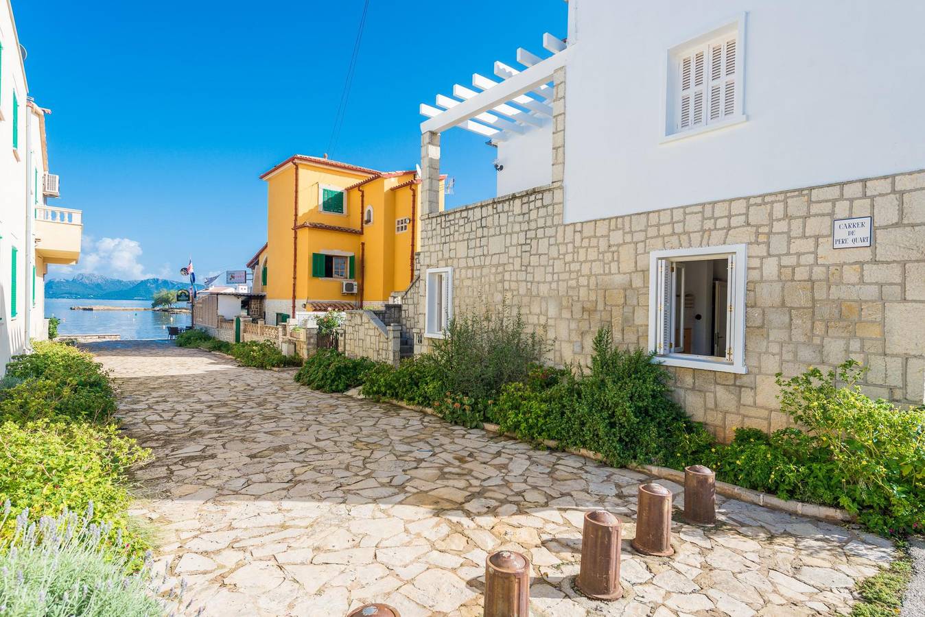 Entire holiday apartment, Xarus 1 - Apartment with sea views in Es Barcarès (Alcúdia). Free Wifi in Marina Manresa, Alcúdia