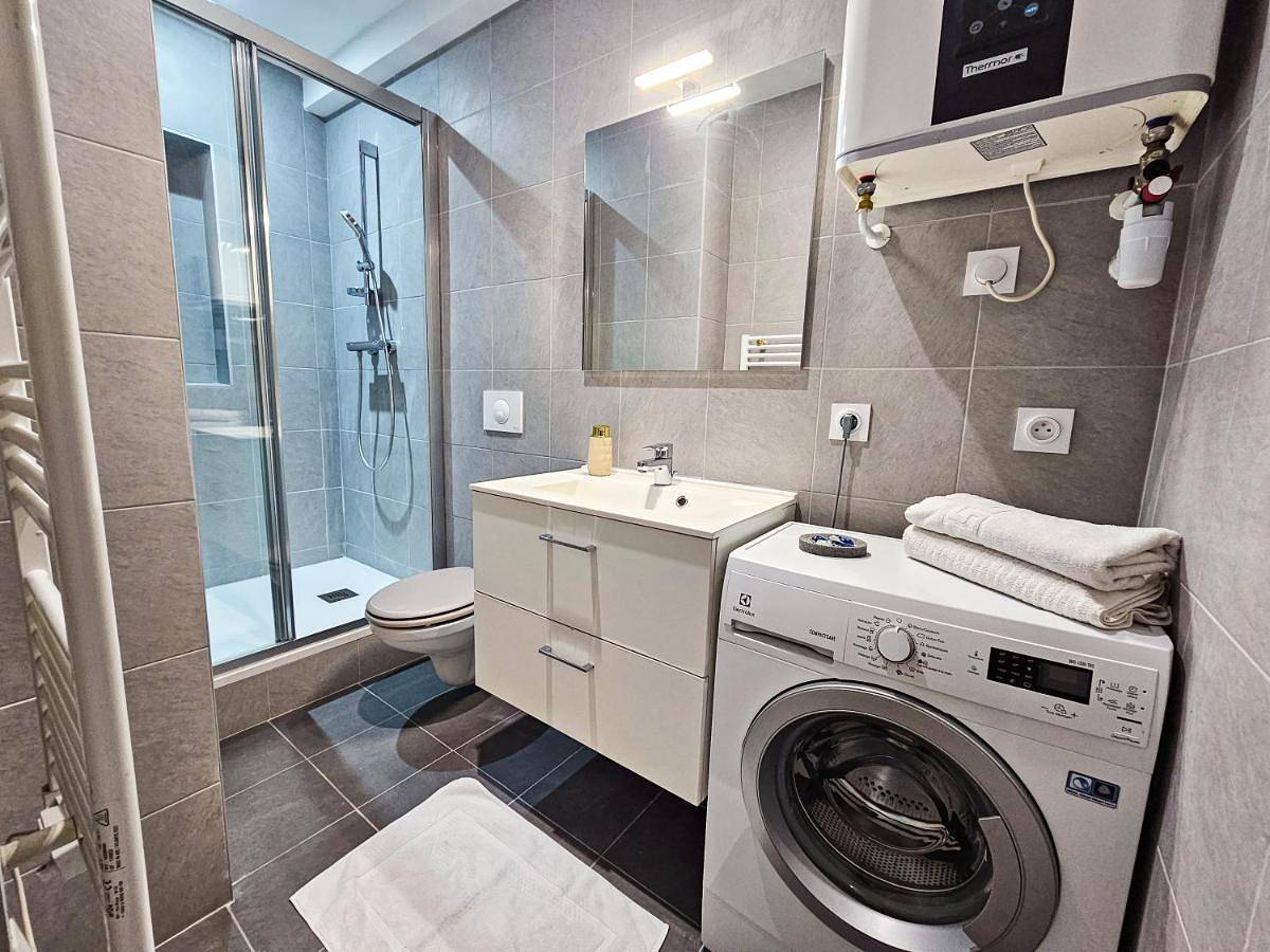 Entire apartment, One-Bedroom Apartment in Lyon, Lyon region