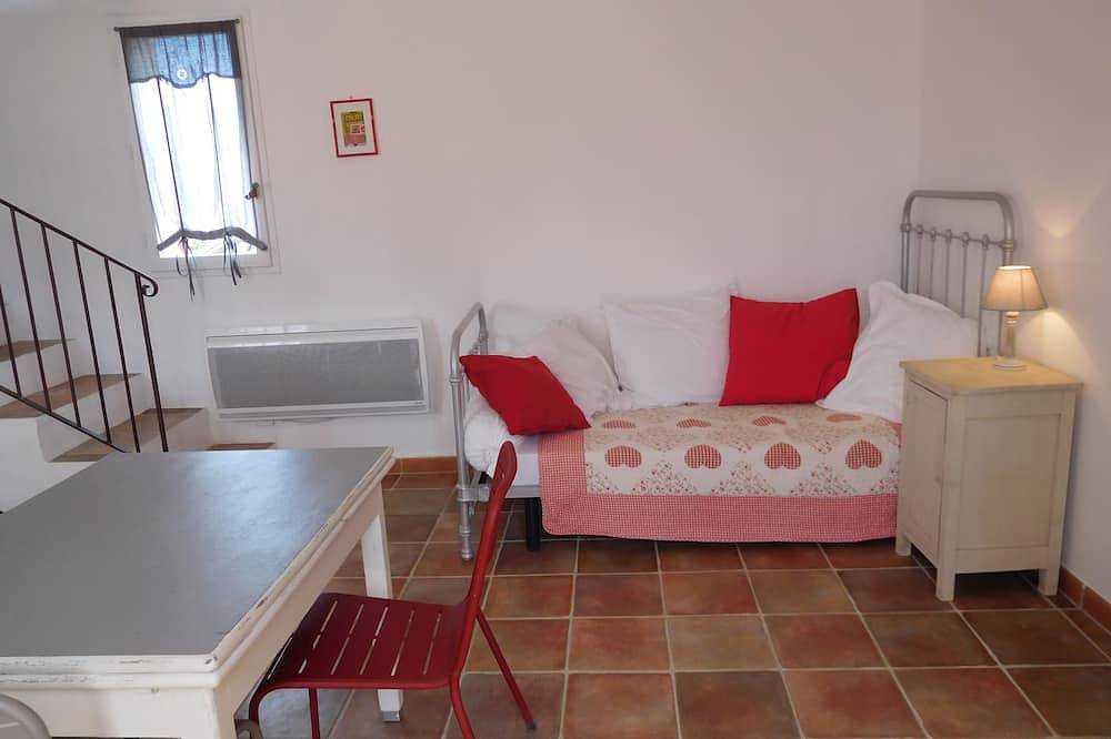Le Petit Mas, Charming Provencal house with private pool, sleeps 2. in Gargas, Regionaler Naturpark Luberon