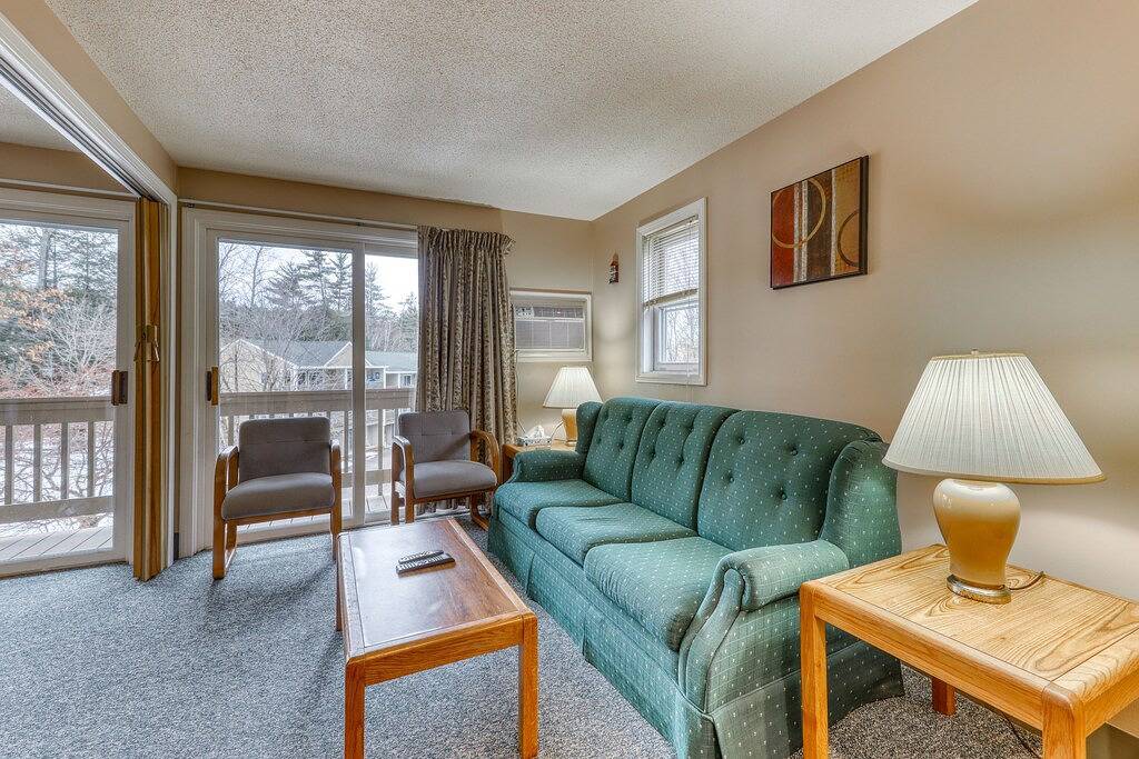 Ganze Wohnung, Lakefront Eigentumswohnung w / shared Annehmlichkeiten Resort & Gasgrill in Gilford, Lake Winnipesaukee