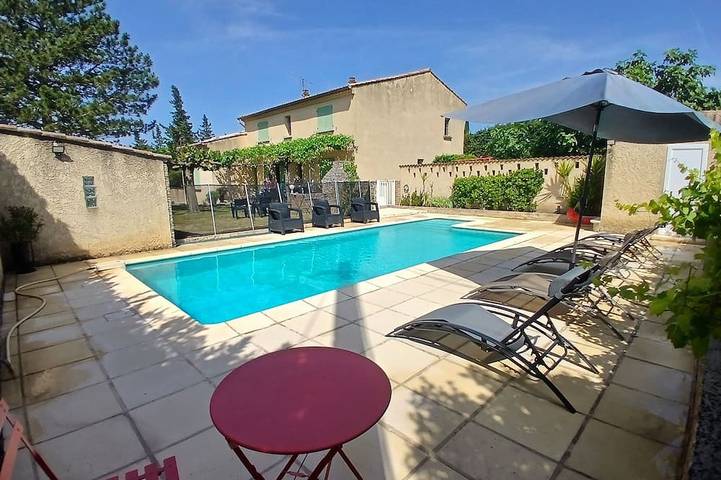 Maison de vacances pour 12 personnes, avec terrasse et jardin à Aubignan