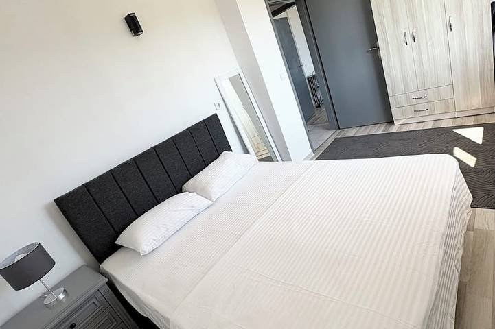 Ganze Wohnung, Well-located, spacious 1+1 apartment close to the sea in Antalya, Provinz Antalya