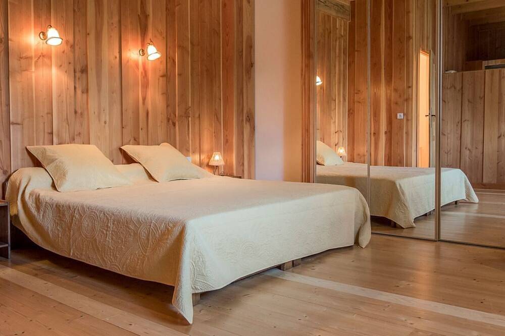 Spring Room with Park and Nature Activities in Le Clerjus, Épinal en omgeving