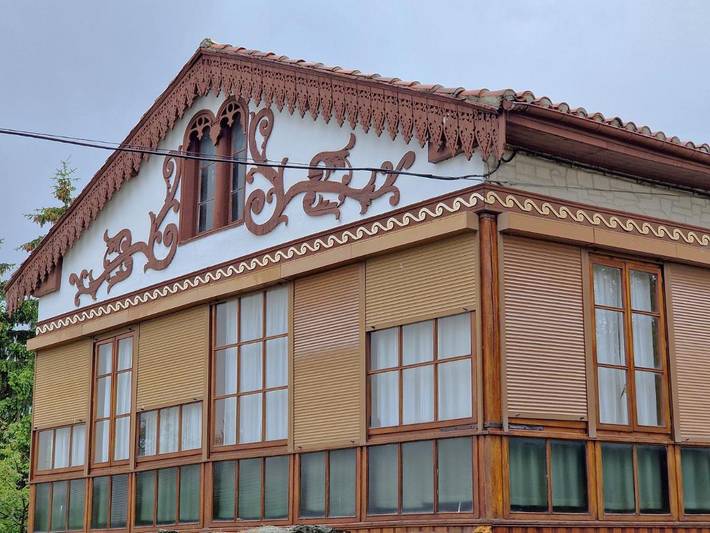 Casa de vacaciones para 10 personas, con vistas además de jardín y piscina en Las Merindades