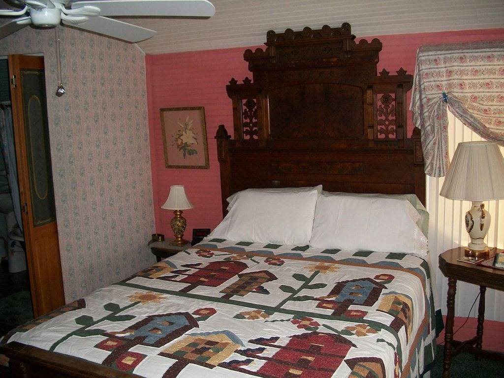 Incredible Historic 6Br 7 Ba Home in Downtown.  in Ducktown, Blue Ridge Mountains