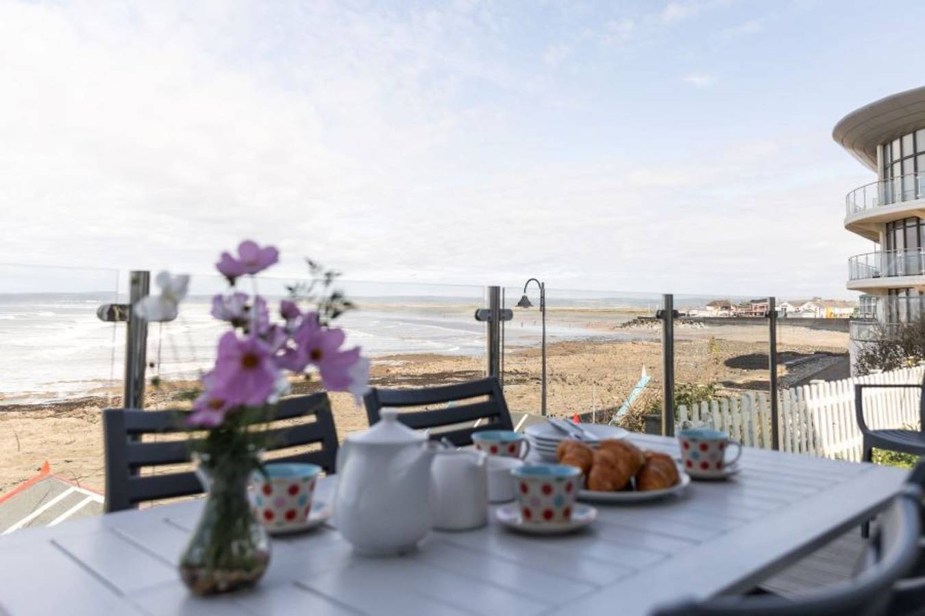 2 Bed Beach House in a fantastic sea front setting in Westward Ho, Hartland Devon Heritage Coast