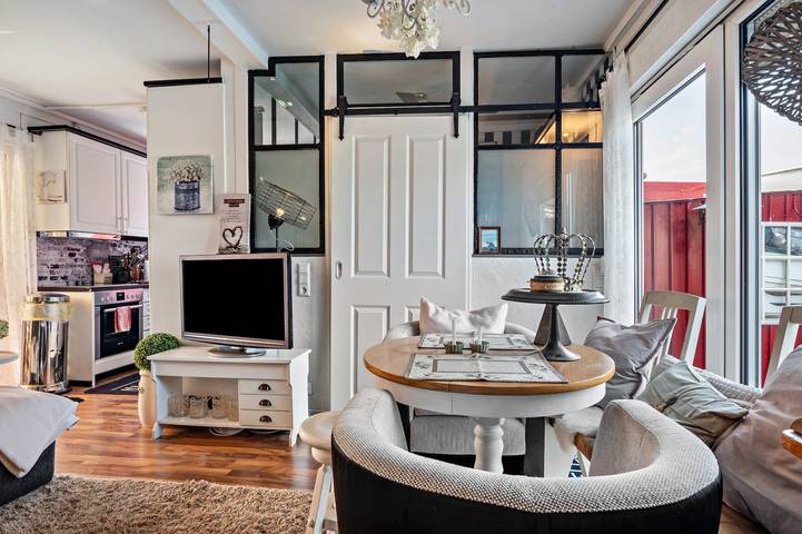 Entire apartment, Apartment 'Kleine Oase Stuhr im Container E G' with Shared Terrace, Garden & Wi-Fi in Stuhr, Wildeshauser Geest