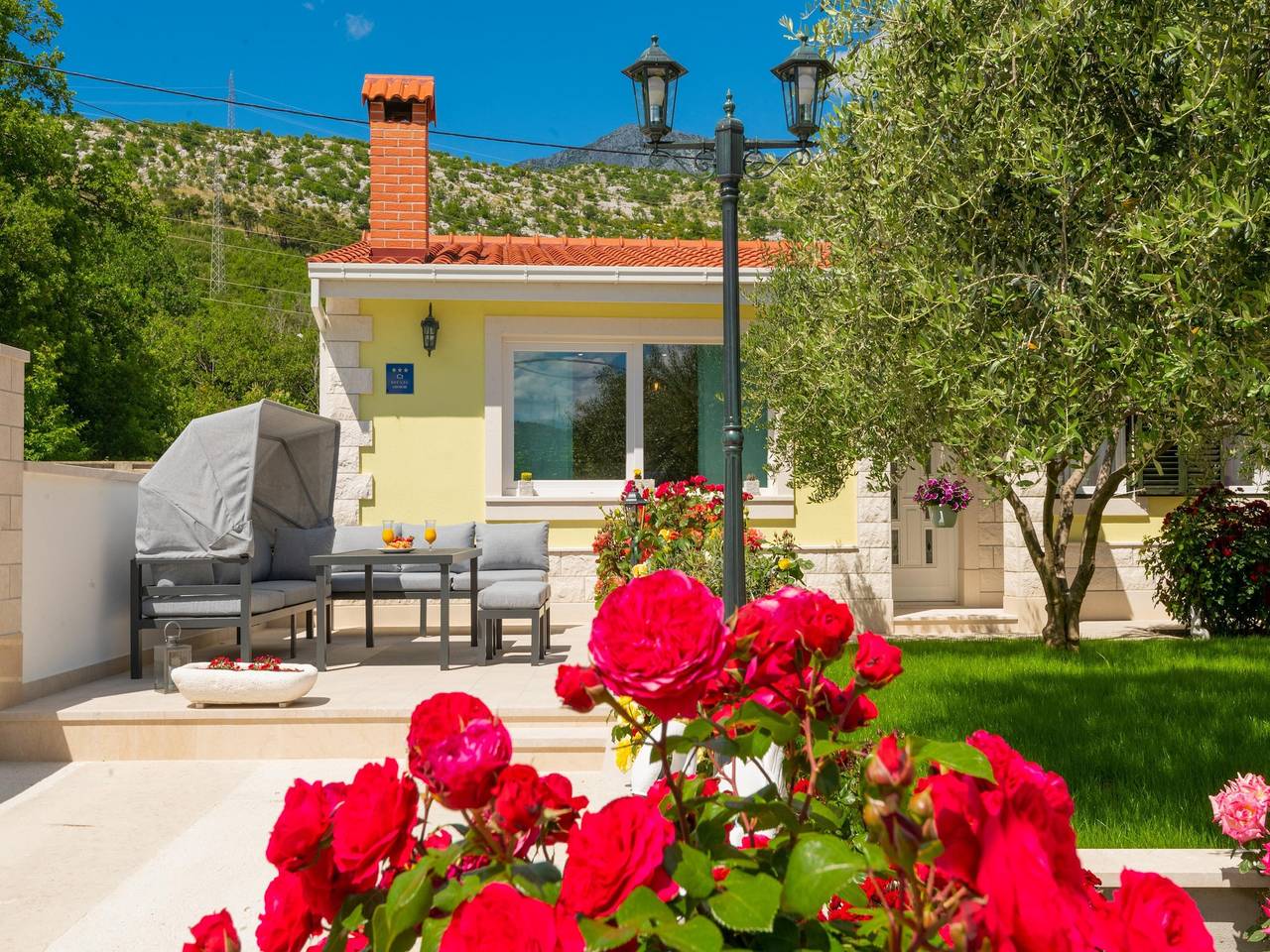 Rolig landlig villa i Naklice til 6 personer in Naklice, Omiš-Riviera