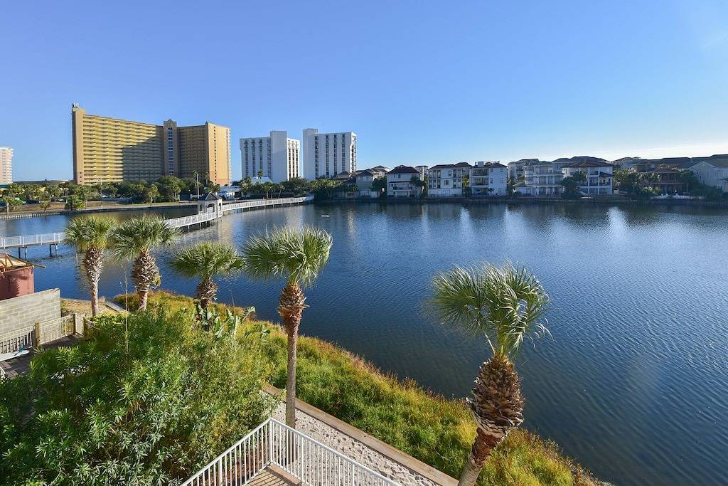 Vacation House for 17 Guests in Destin, Emerald Coast