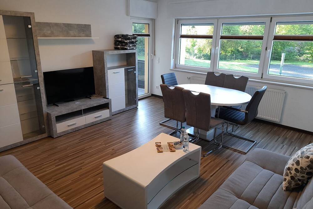 Ganze Wohnung, Moderne Ferienwohnung mit Balkon in Schöllkrippen, Spessart-Mainland