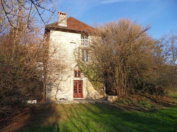 Gîte pour 4 personnes, avec piscine ainsi que terrasse et jardin, animaux acceptés à Buffard