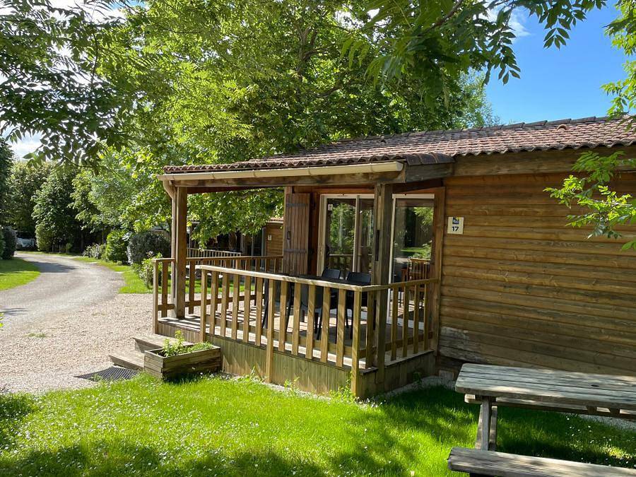 Flower Camping Saint-Martin - Mobilheim 6 personen - Premium Holzchalet 31m² - 2 Zimmer - Überdachte Terrasse - Tv - Lv - Klimaanlage in Sorèze, Lauragais