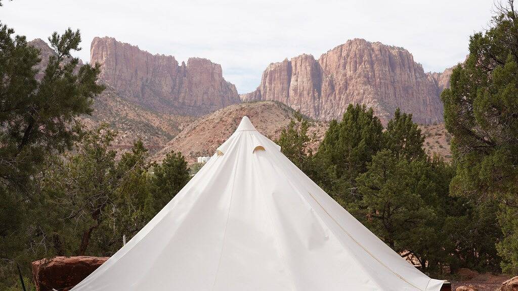Heated/cooled king size glamping tent at Zion View Camping! in Washington County (Utah)